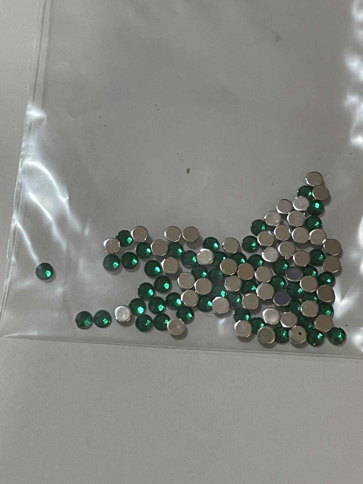 (商品画像) 端数売り グリーン ラインストーン 幅3mm 約100粒